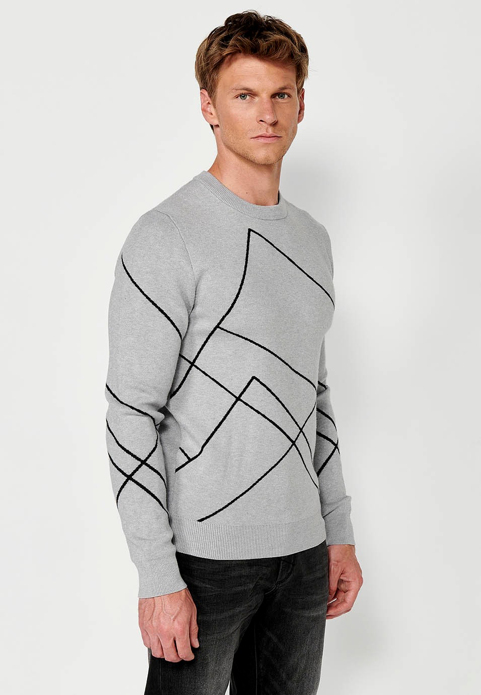 Men's grey geometric pattern fine knit jumper with round neck 4