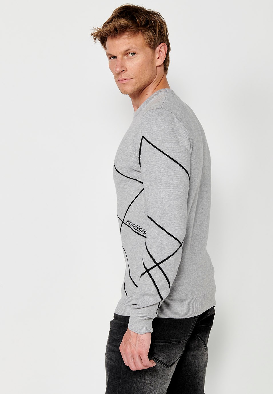 Men's grey geometric pattern fine knit jumper with round neck 5