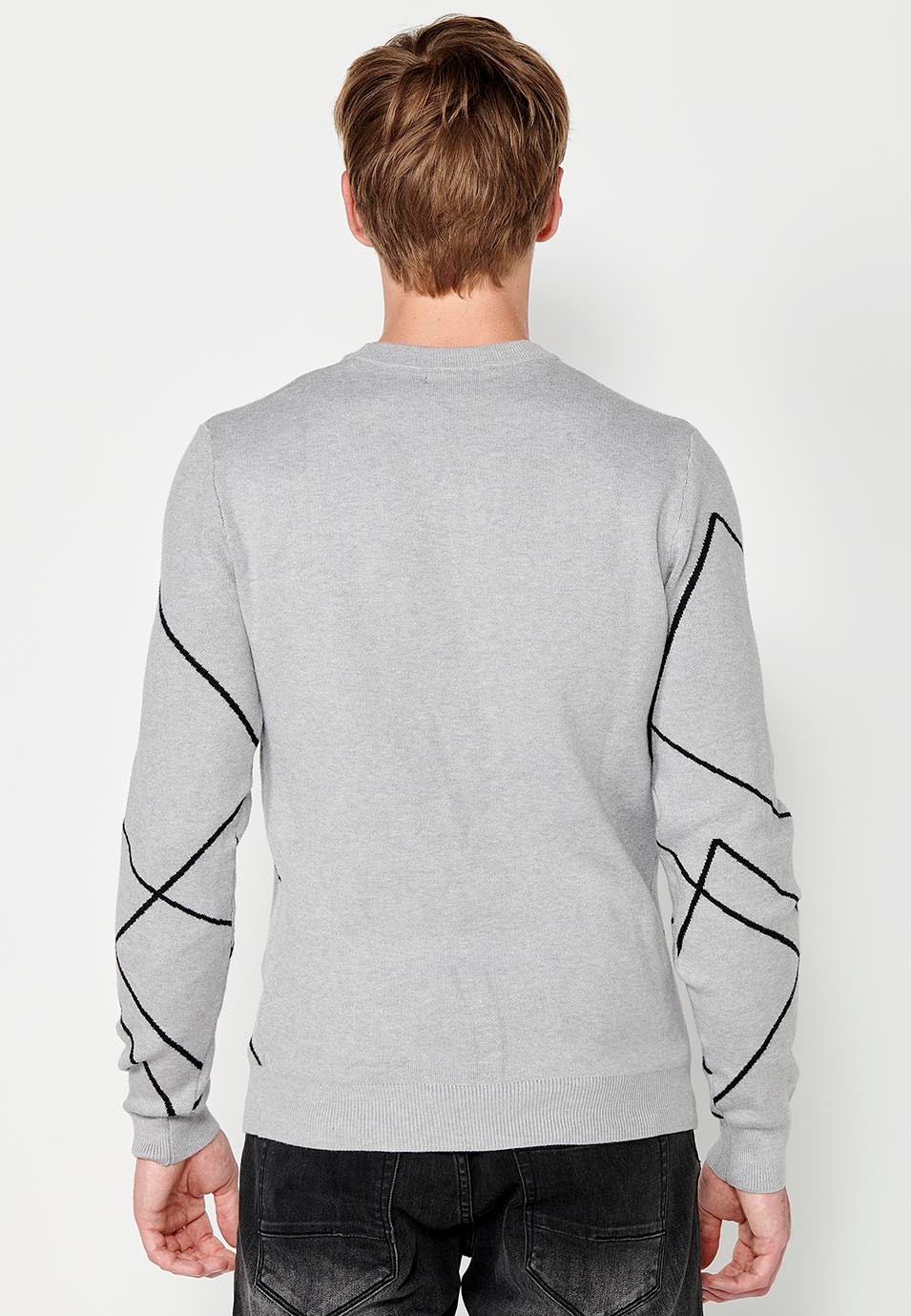 Men's grey geometric pattern fine knit jumper with round neck 6