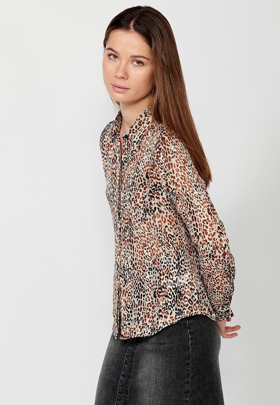 Blouse marron à manches longues, col chemise, fermeture boutonnée sur le devant et imprimé fleuri pour femme