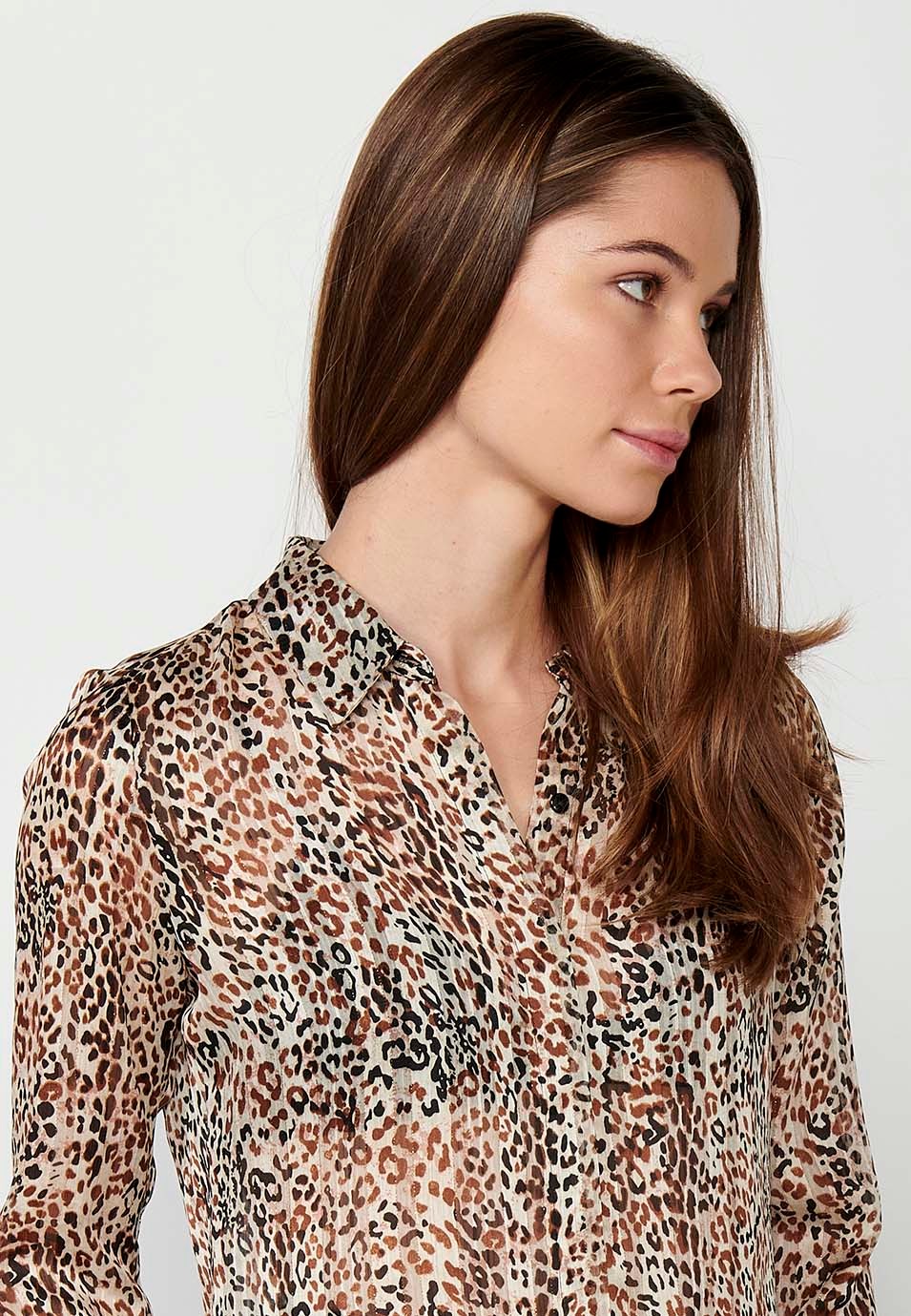 Blouse marron à manches longues, col chemise, fermeture boutonnée sur le devant et imprimé fleuri pour femme