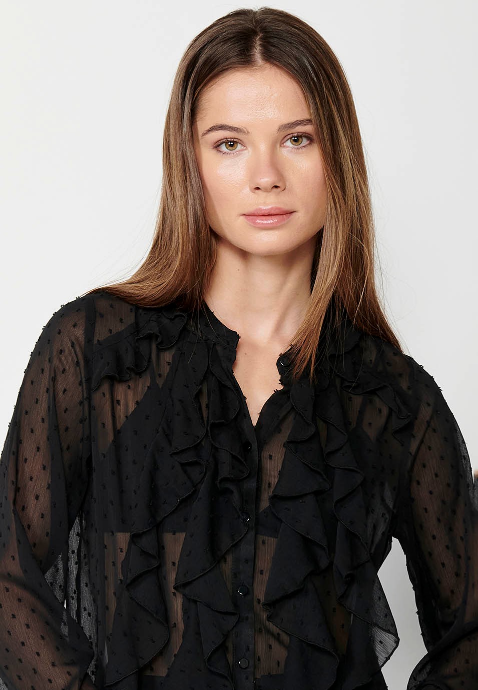 Blusa de gasa con volantes delante y estampado cachemir de tejido plumeti para mujer de color negro