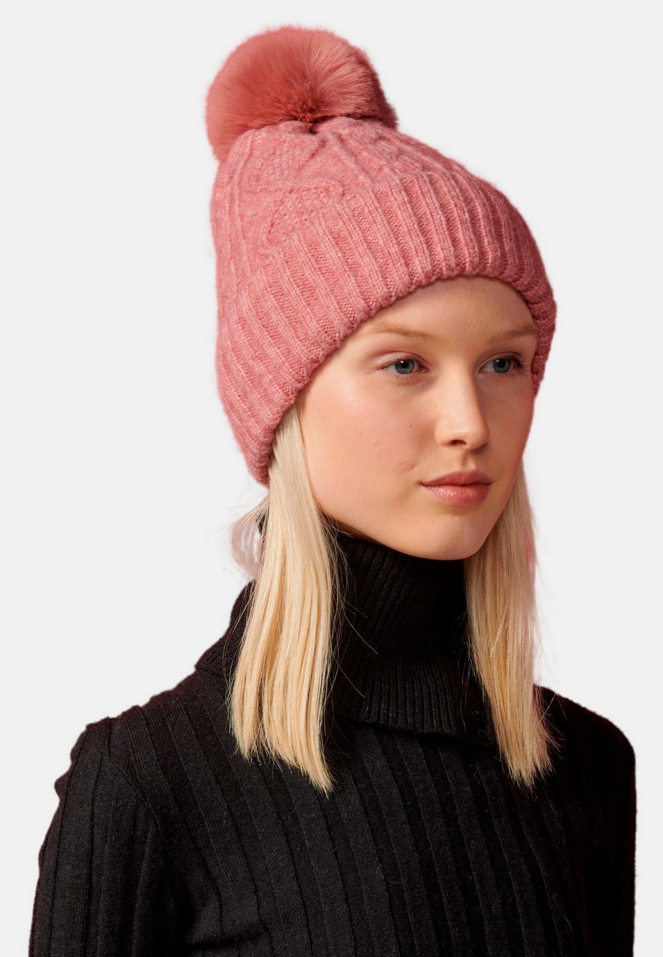 Gorro con borla para mujer de color rosa