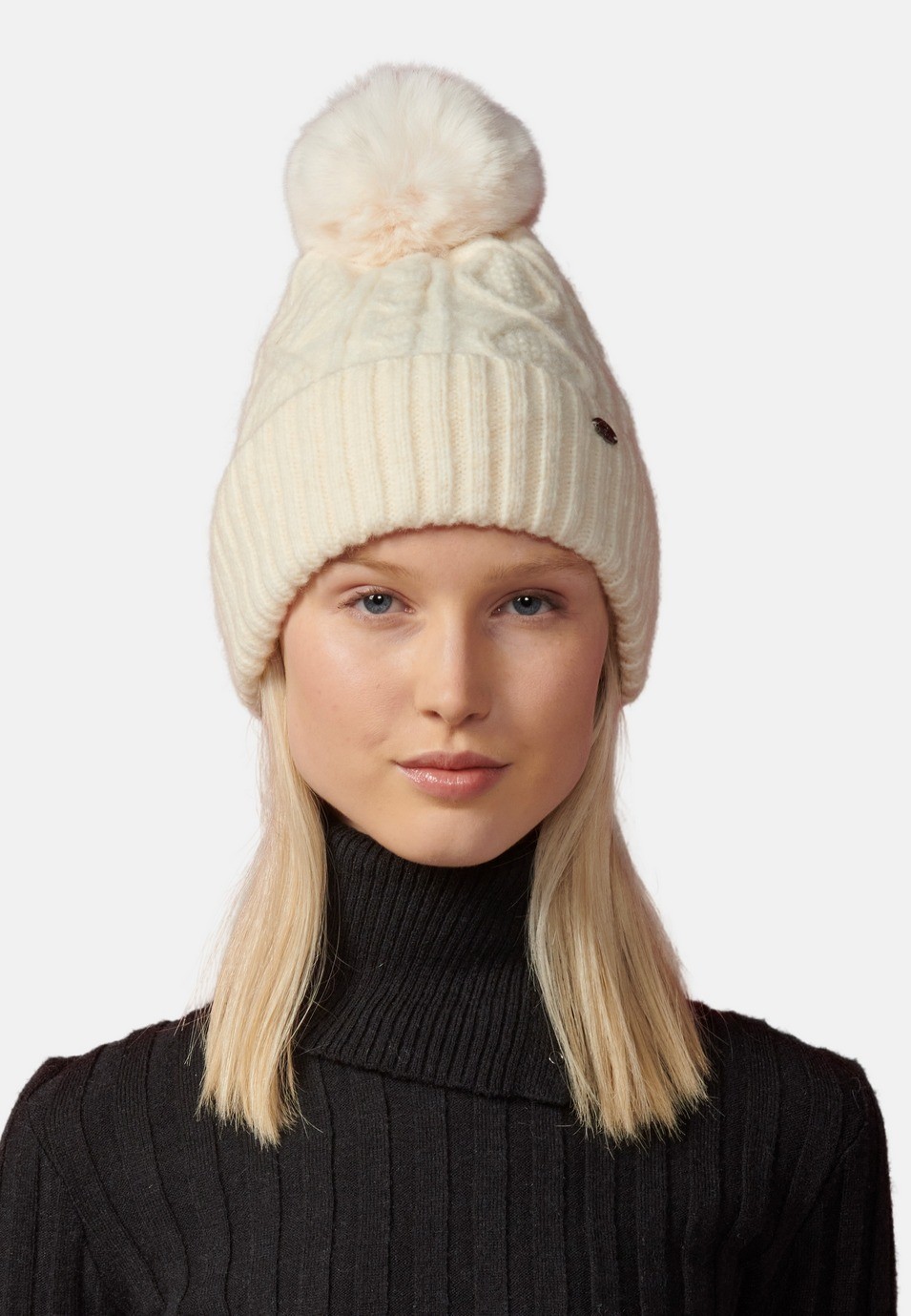 Bonnet femme écru à pompon 2