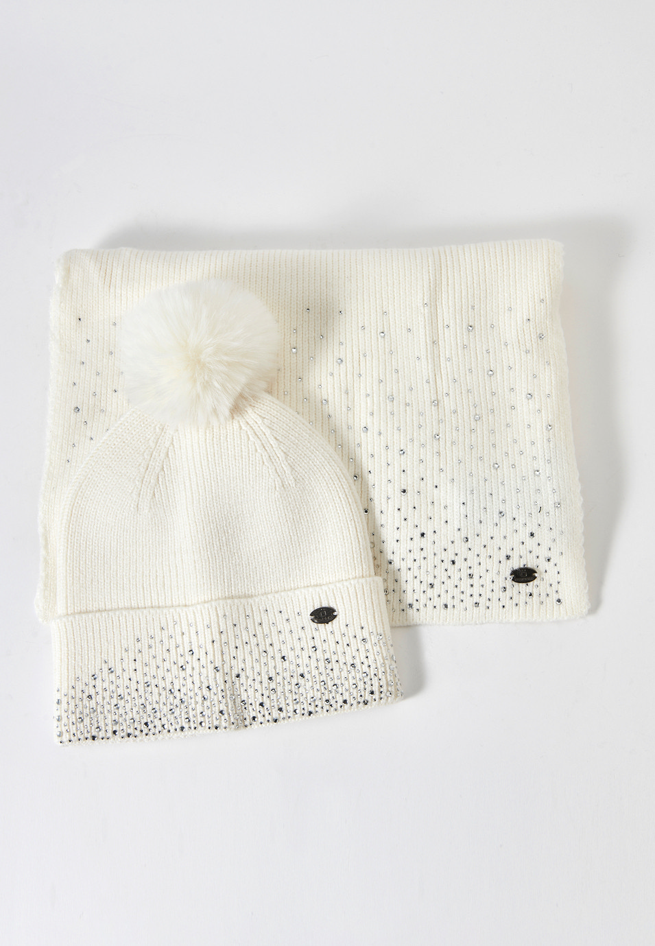 Gorro y bufanda para mujer de color blanco