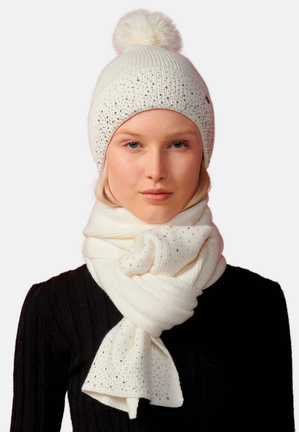 White Women's Hat and Scarf 3