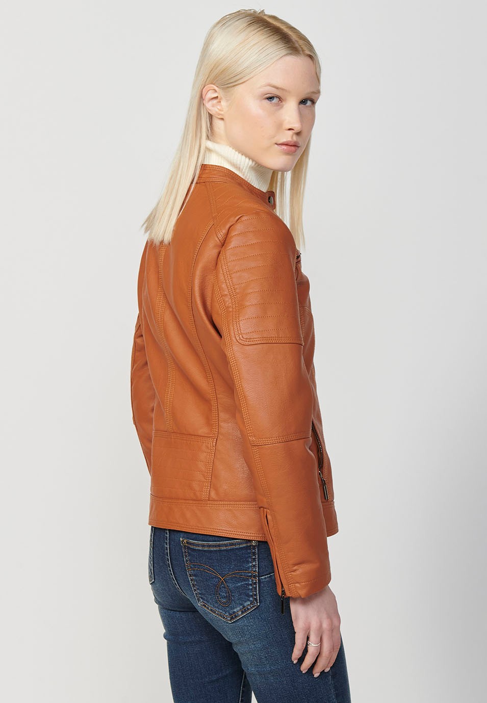 Blouson style motard couleur camel en simili cuir doublé de fourrure synthétique pour Femme