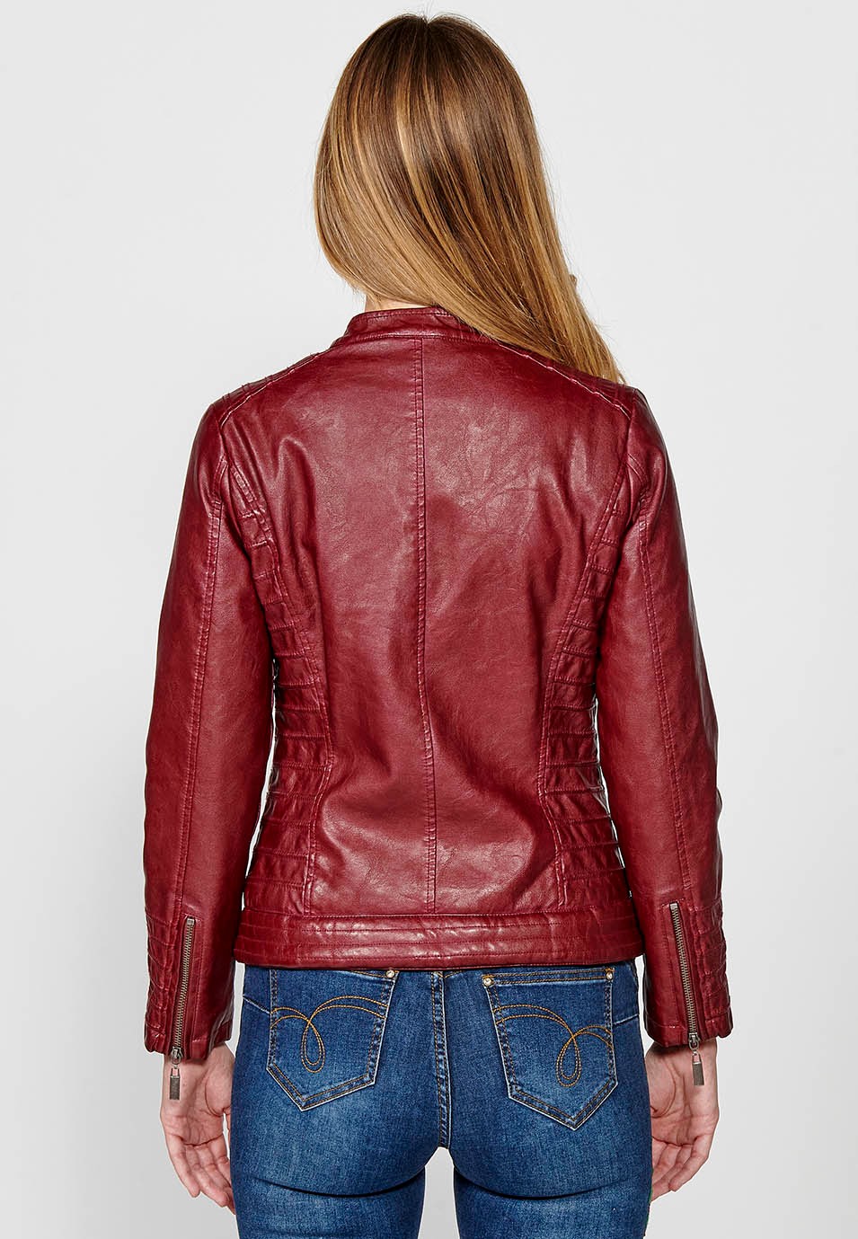 Chaqueta Cazadora estilo motero color granate en polipiel efecto lavado forrada con pelo sintético para Mujer 7