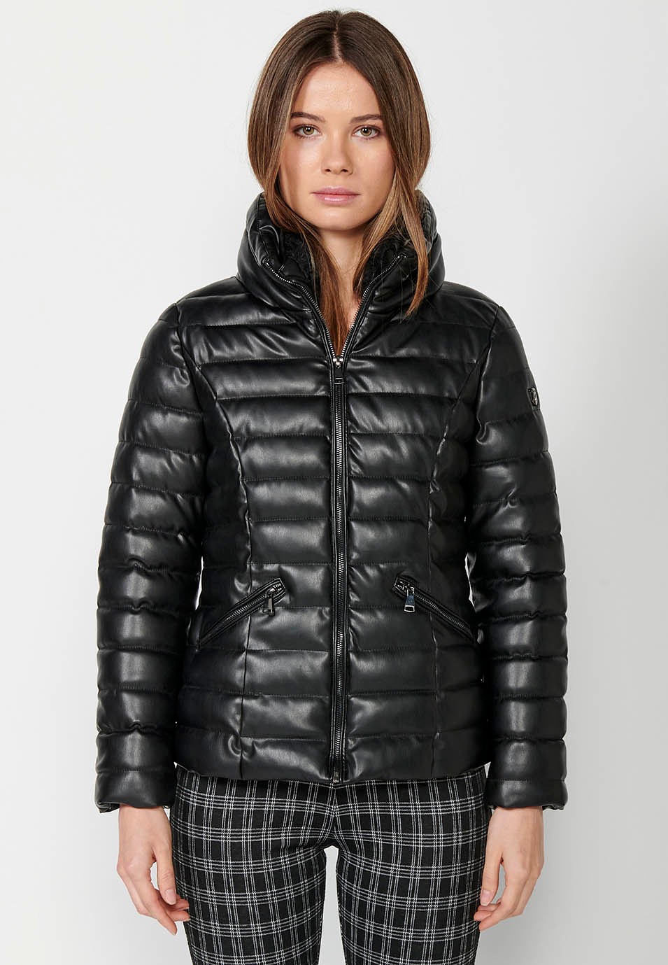 Blouson court en simili cuir matelassé avec col et capuche intérieure noire pour femme