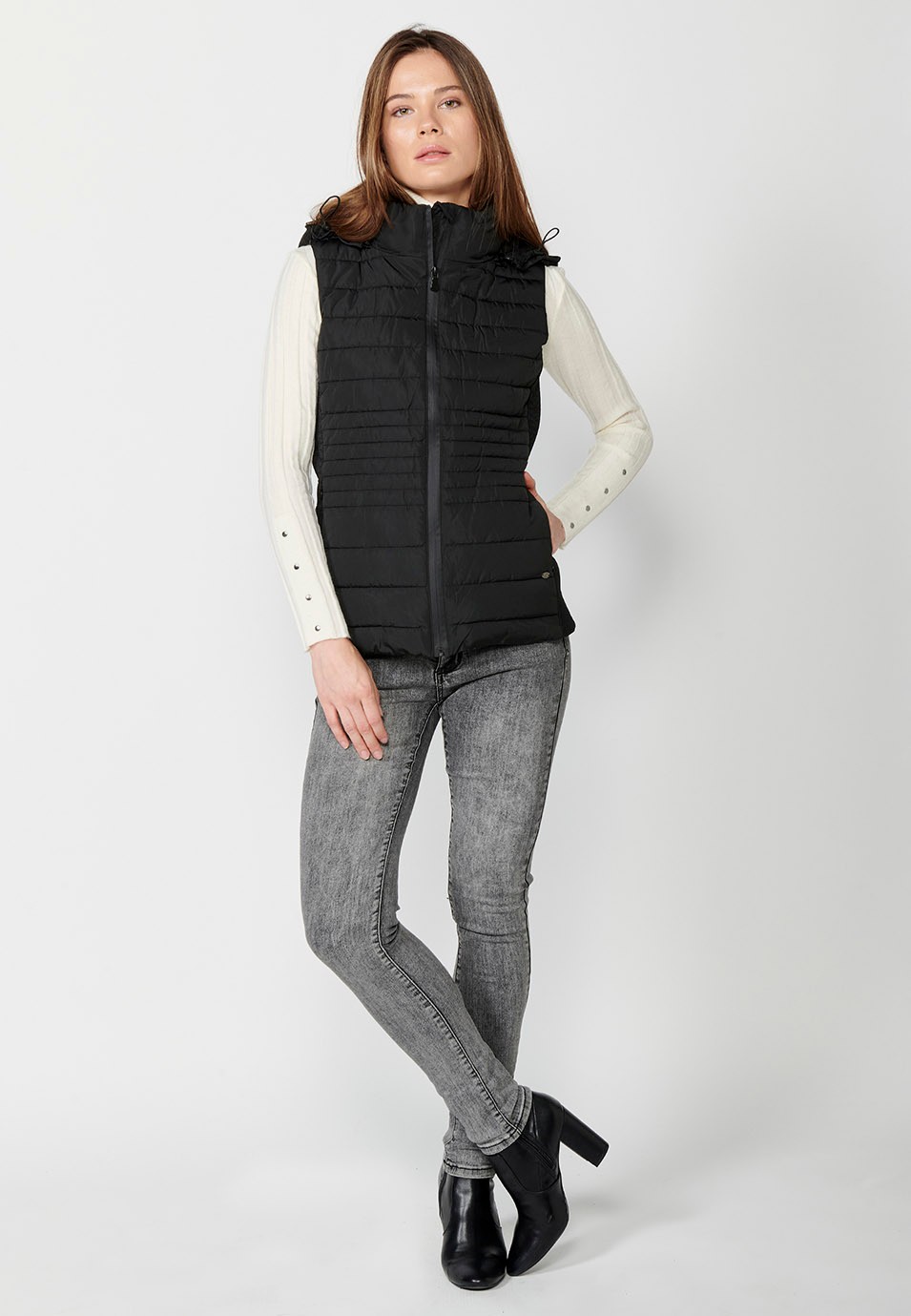 Padded vest with black hood and ribbed edges for women