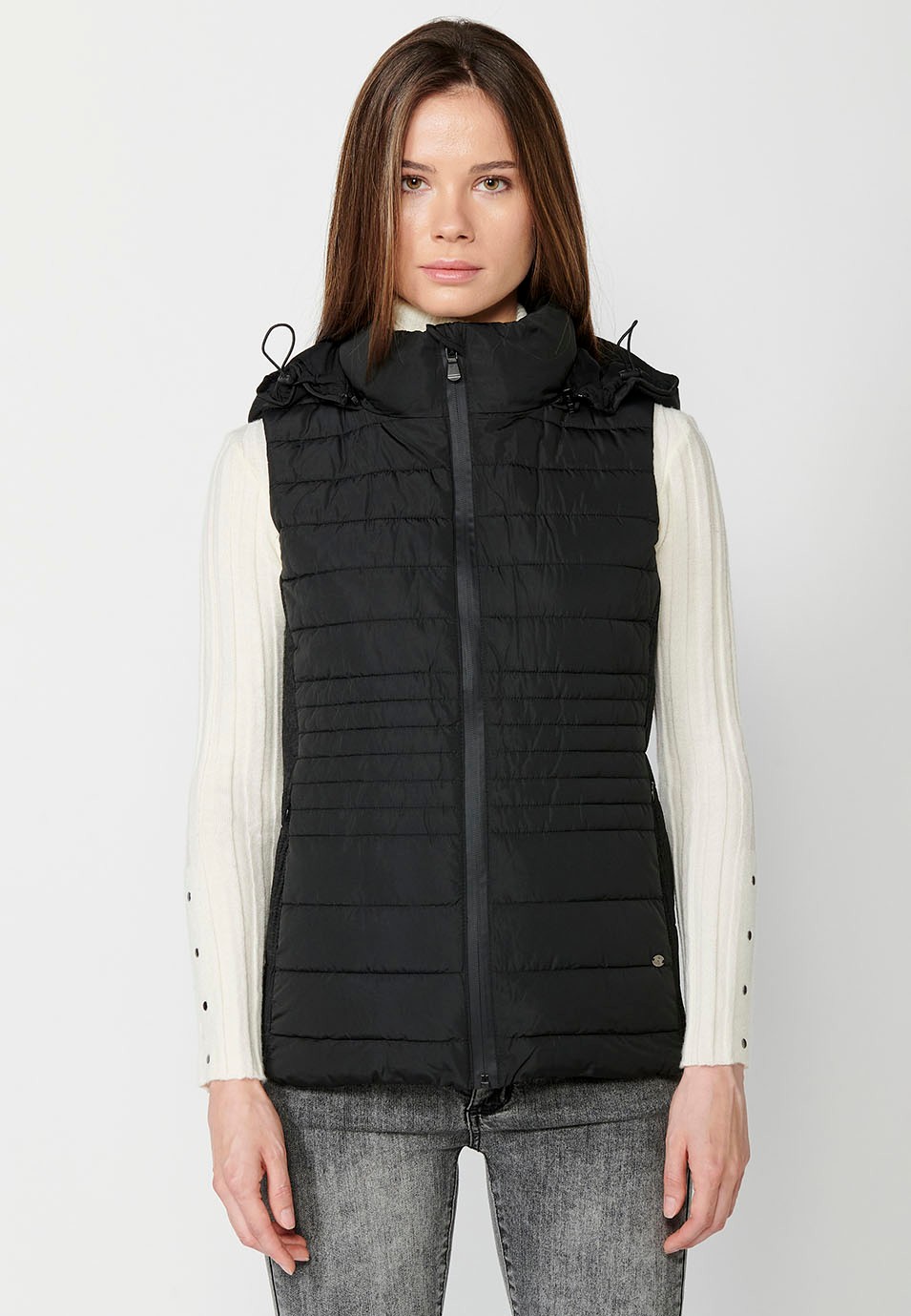 Padded vest with black hood and ribbed edges for women