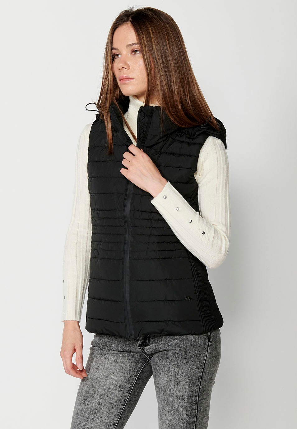 Padded vest with black hood and ribbed edges for women