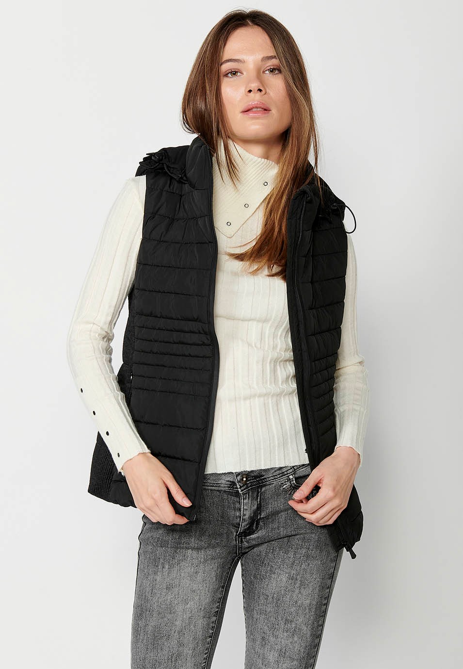 Padded vest with black hood and ribbed edges for women