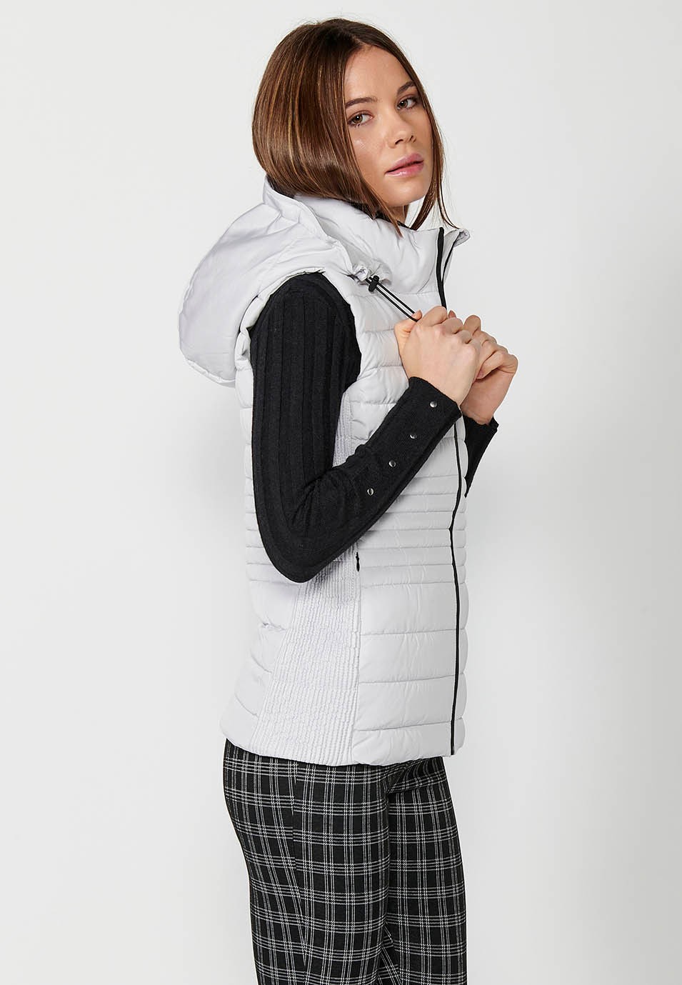 Women's pearl gray hooded padded vest with ribbed edges