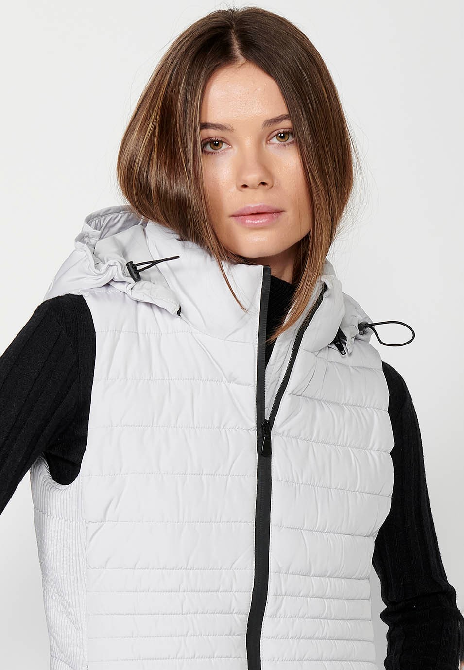 Women's pearl gray hooded padded vest with ribbed edges