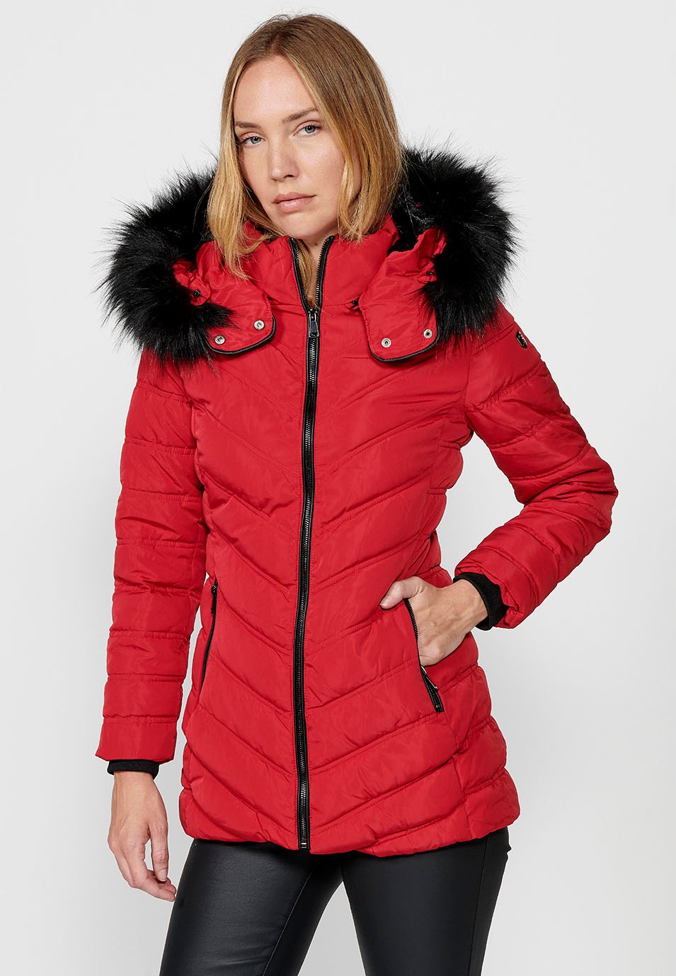 Veste matelassée à capuche en fausse fourrure pour femme rouge avec fermeture zippée sur le devant