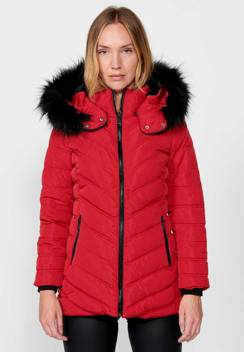 Veste matelassée à capuche en fausse fourrure pour femme rouge avec fermeture zippée sur le devant