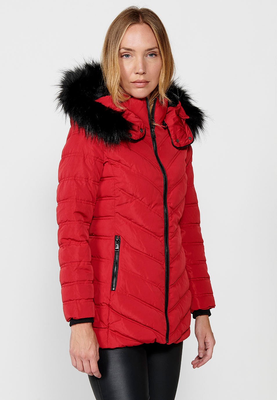 Veste matelassée à capuche en fausse fourrure pour femme rouge avec fermeture zippée sur le devant