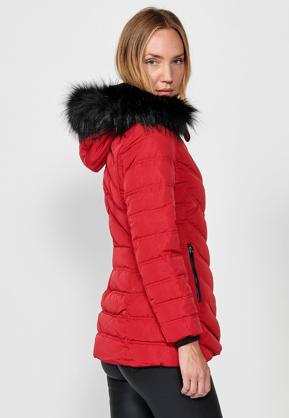 Veste matelassée à capuche en fausse fourrure pour femme rouge avec fermeture zippée sur le devant