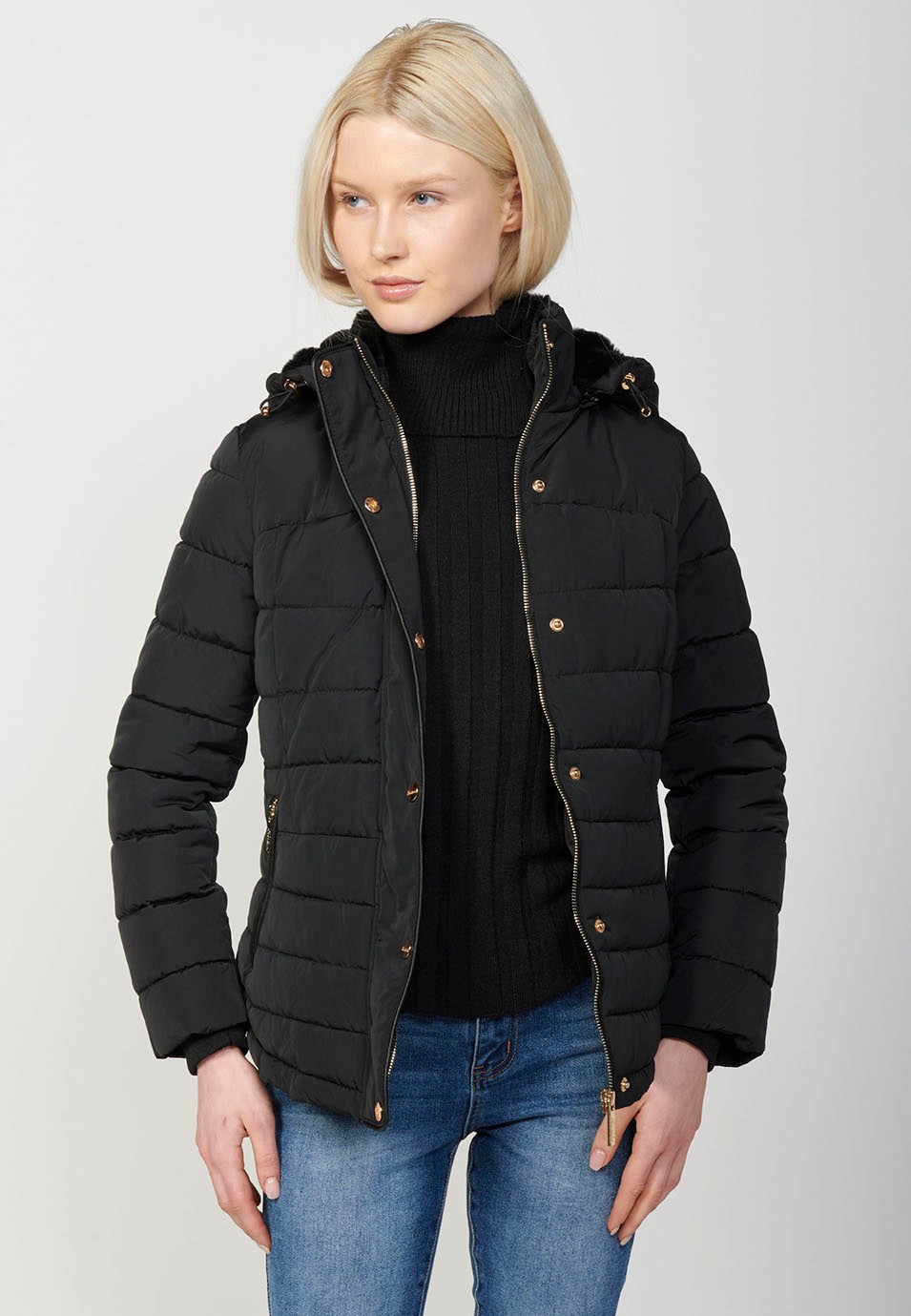 Veste matelassée noire pour femme avec col et capuche avec fermeture frontale et fermeture éclair 3