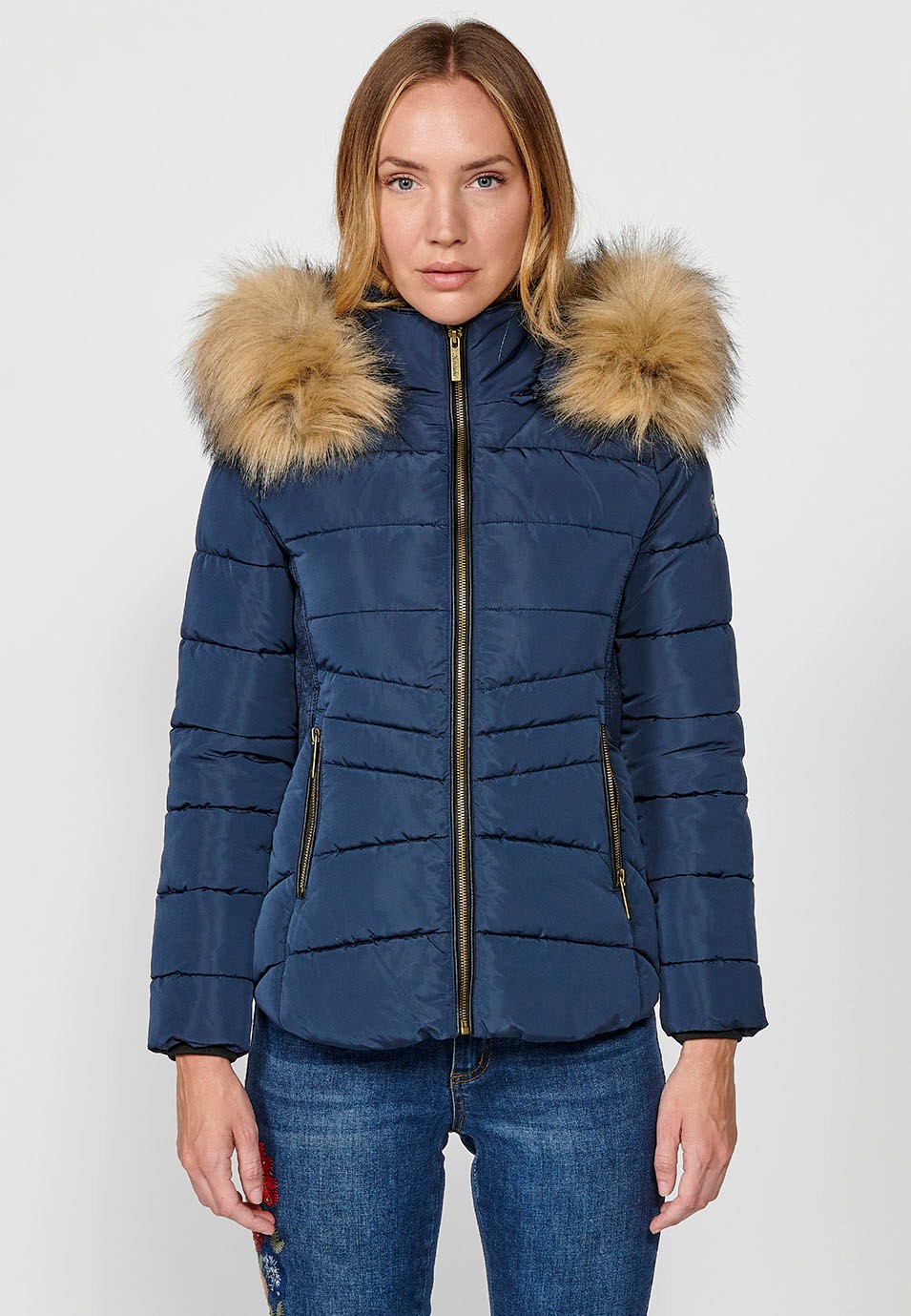 Veste matelassée avec col en fausse fourrure et capuche avec fermeture sur le devant et fermeture éclair pour femme en bleu marine