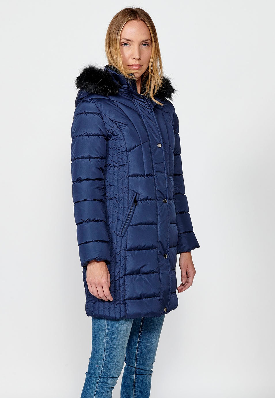 Parka longue matelassée avec col et capuche en fausse fourrure et fermeture éclair sur le devant pour femme en bleu marine