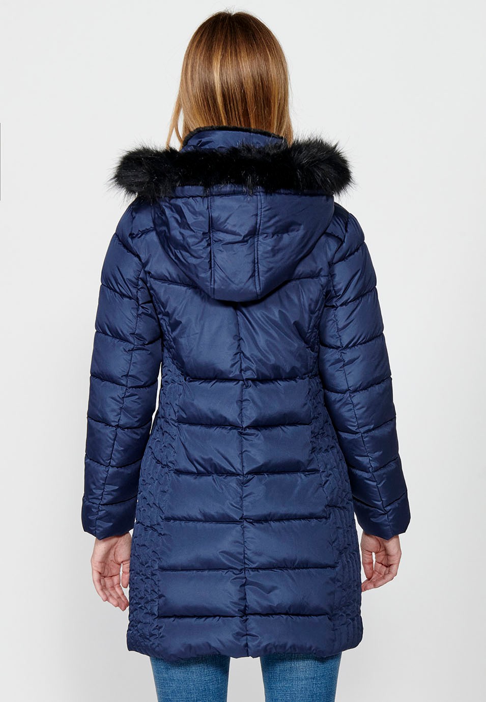 Parka longue matelassée avec col et capuche en fausse fourrure et fermeture éclair sur le devant pour femme en bleu marine