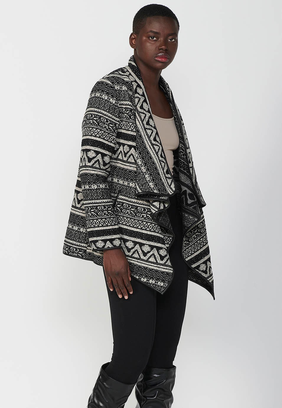 Veste cascade, tissu jacquard avec poches latérales et détails en simili cuir noir pour Femme