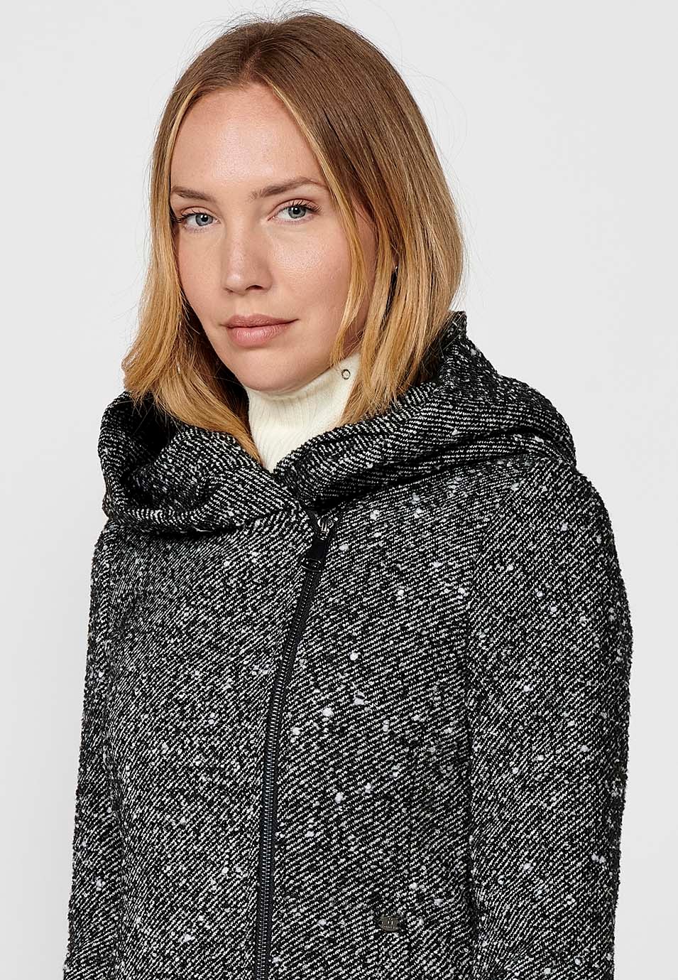 Manteau court en tissu noir et blanc avec capuche noire pour Femme