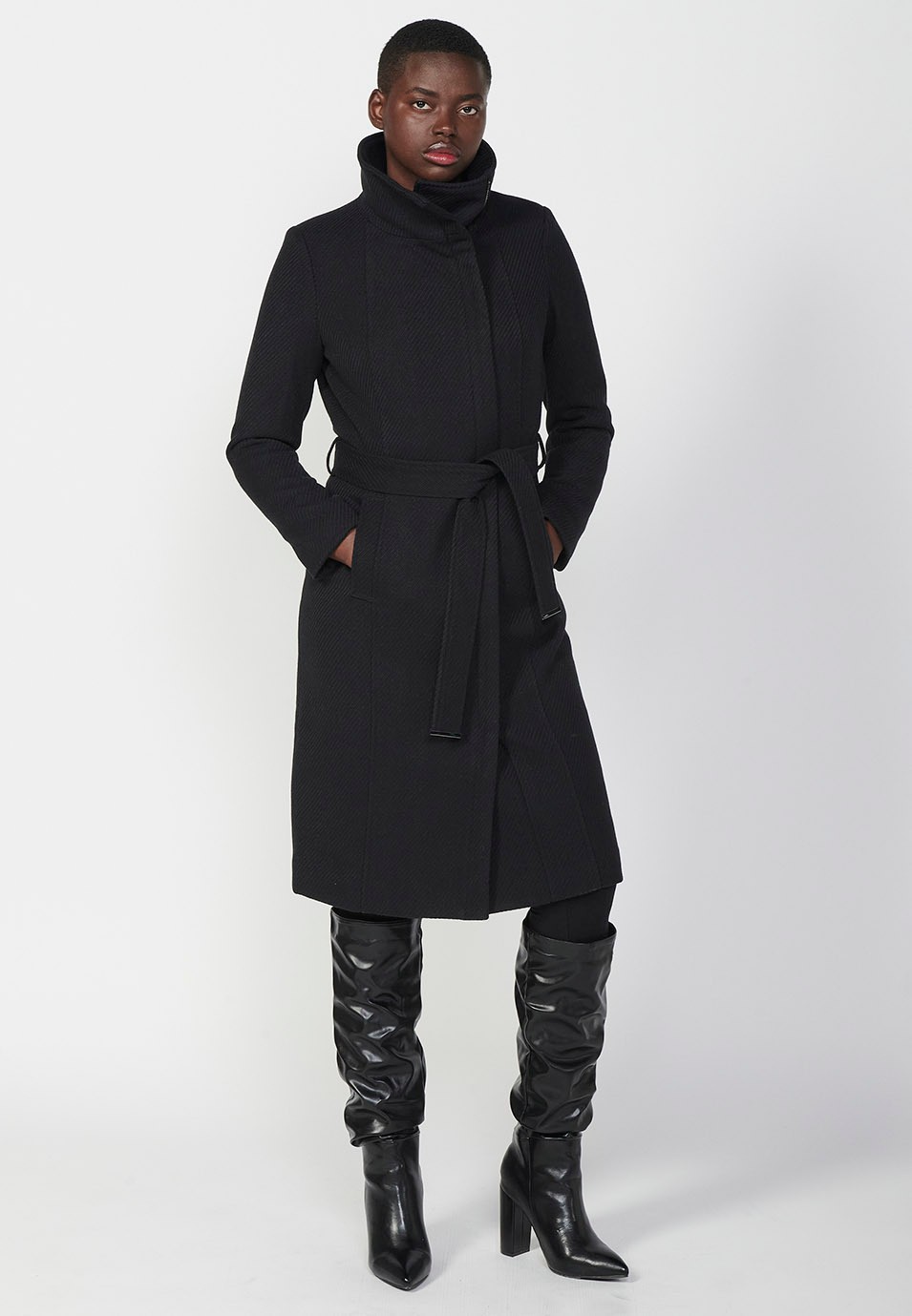 Manteau long à col cheminée avec fermeture éclair et ceinture nouée, doublé de fourrure synthétique noire pour Femme