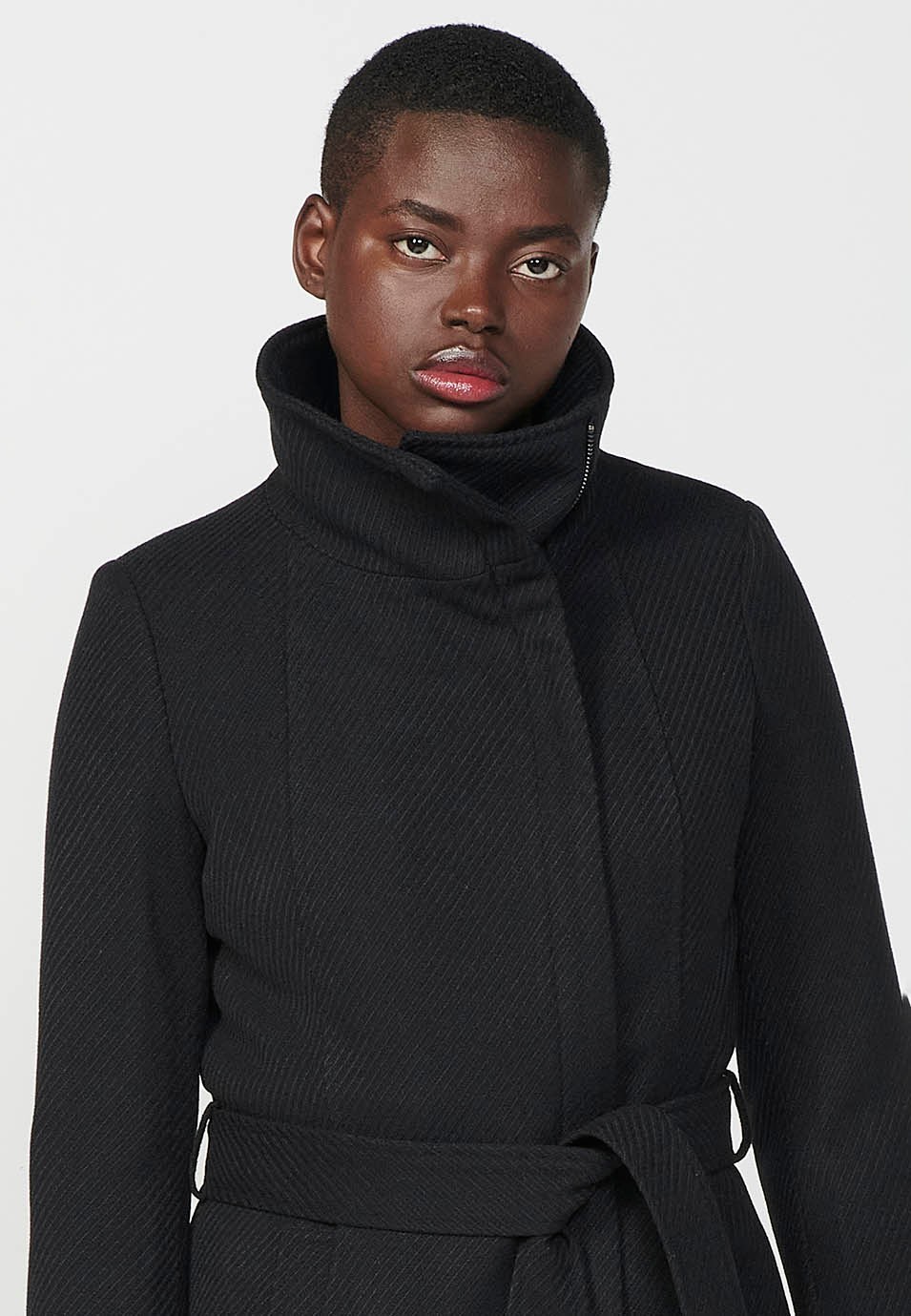 Manteau long à col cheminée avec fermeture éclair et ceinture nouée, doublé de fourrure synthétique noire pour Femme