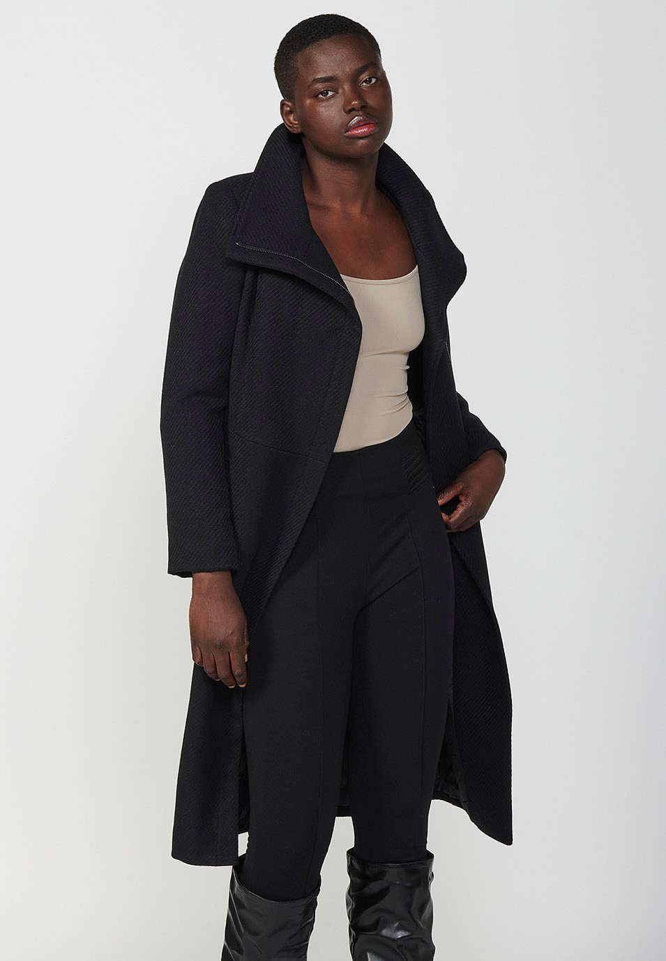 Manteau long à col cheminée avec fermeture éclair et ceinture nouée, doublé de fourrure synthétique noire pour Femme