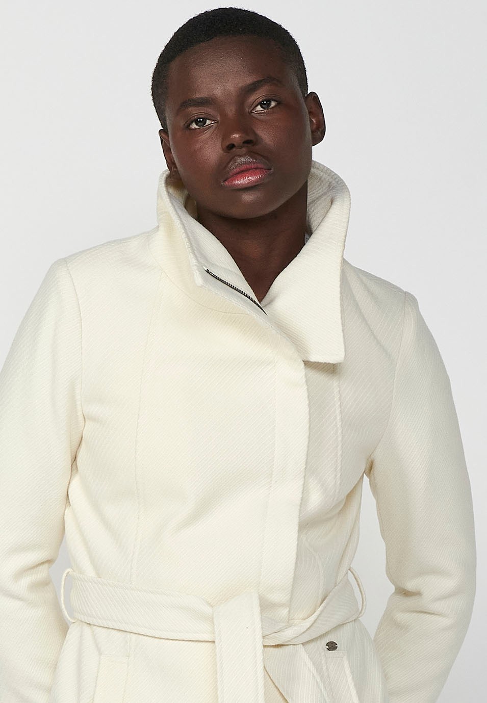 Manteau long à col cheminée avec fermeture éclair et ceinture nouée, doublé de fourrure synthétique écru pour Femme 3