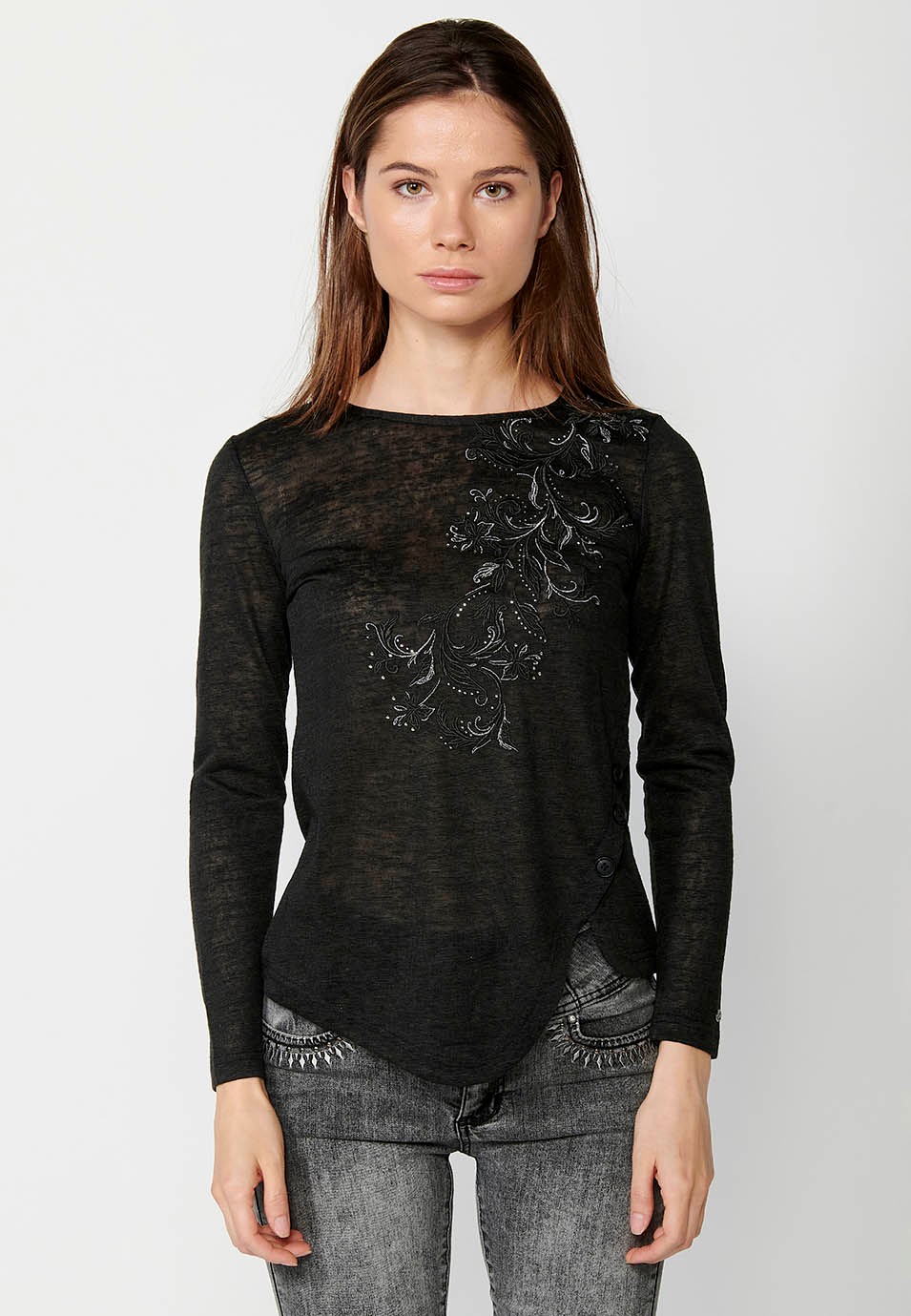 Long-sleeved, round-neck T-shirt with detail at the hem and embroidery on the front, black for women