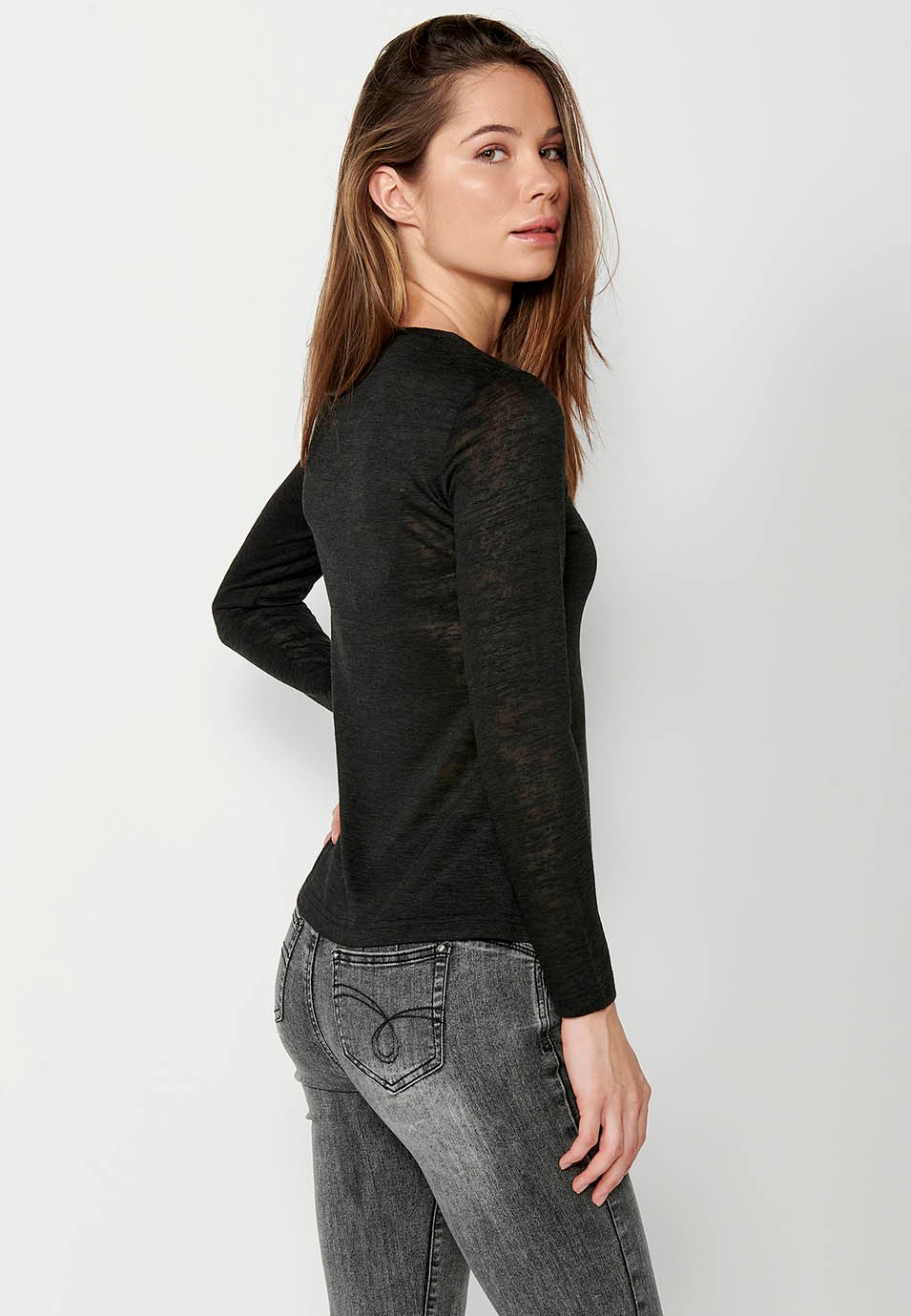 Long-sleeved, round-neck T-shirt with detail at the hem and embroidery on the front, black for women