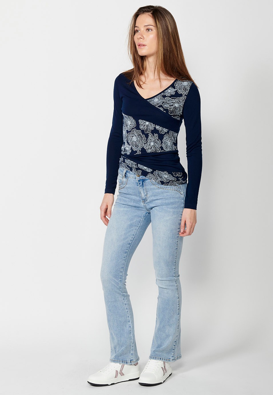 T-shirt à manches longues et col en V à imprimé floral bleu marine pour femmes