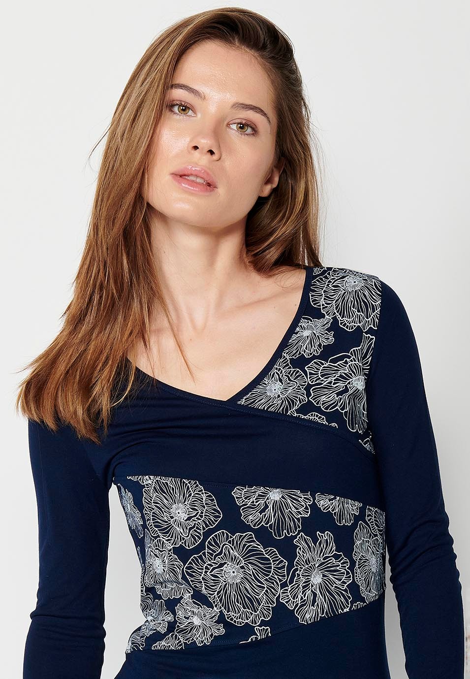 T-shirt à manches longues et col en V à imprimé floral bleu marine pour femmes