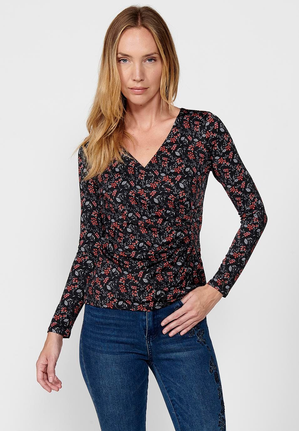 Camiseta de manga larga y escote cruzado con pieza lateral, estampado flor pequeña color Negro para Mujer