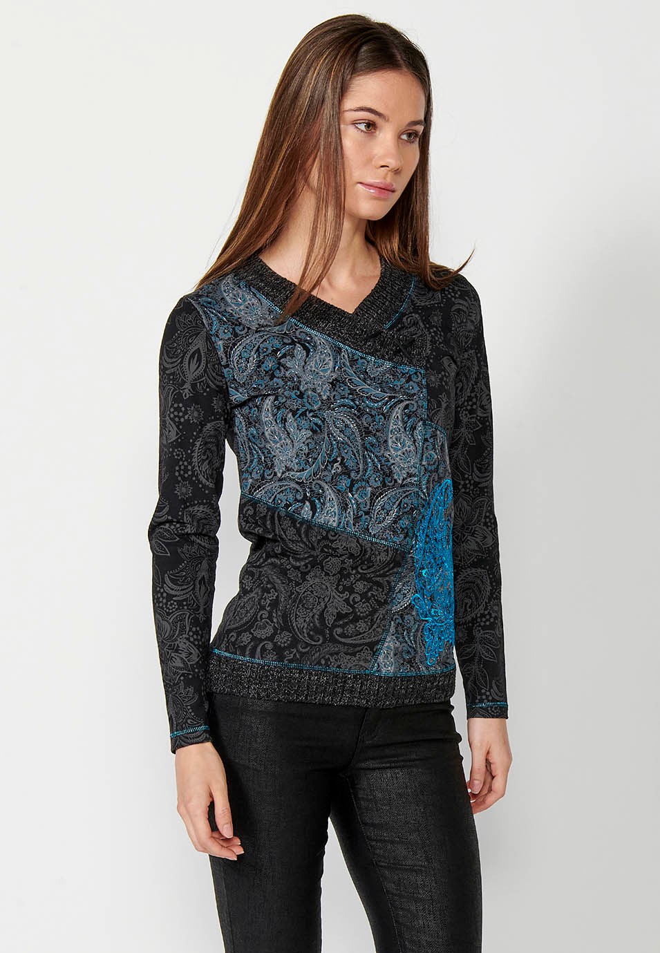 Long-sleeved Cotton T-shirt with V-neck with crossed rib and Front Embroidery in Black for Women 6