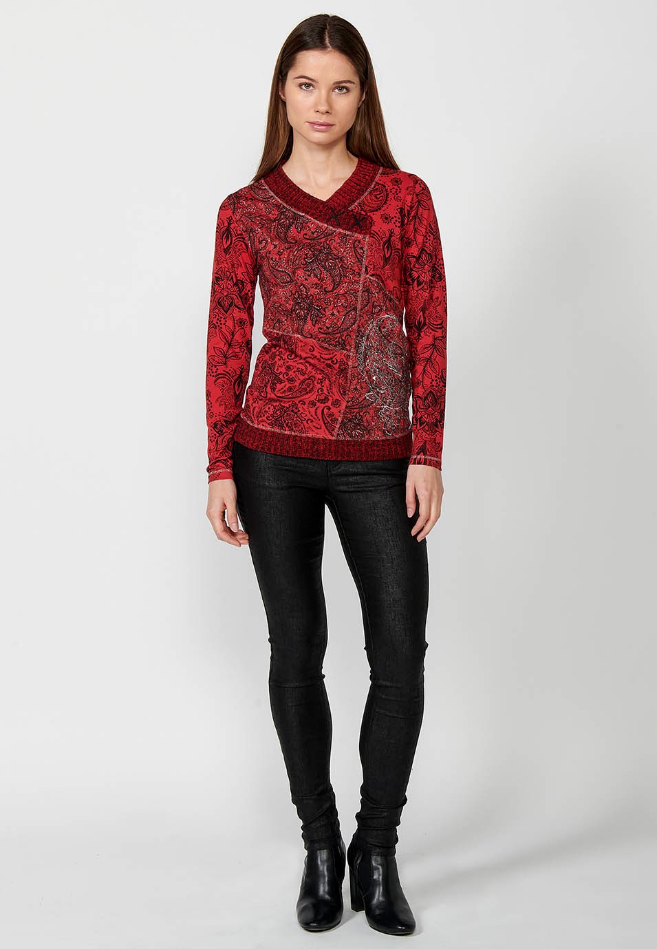 Long-sleeved Cotton T-shirt with V-neck with crossed rib and Front Embroidery in Red for Women 3