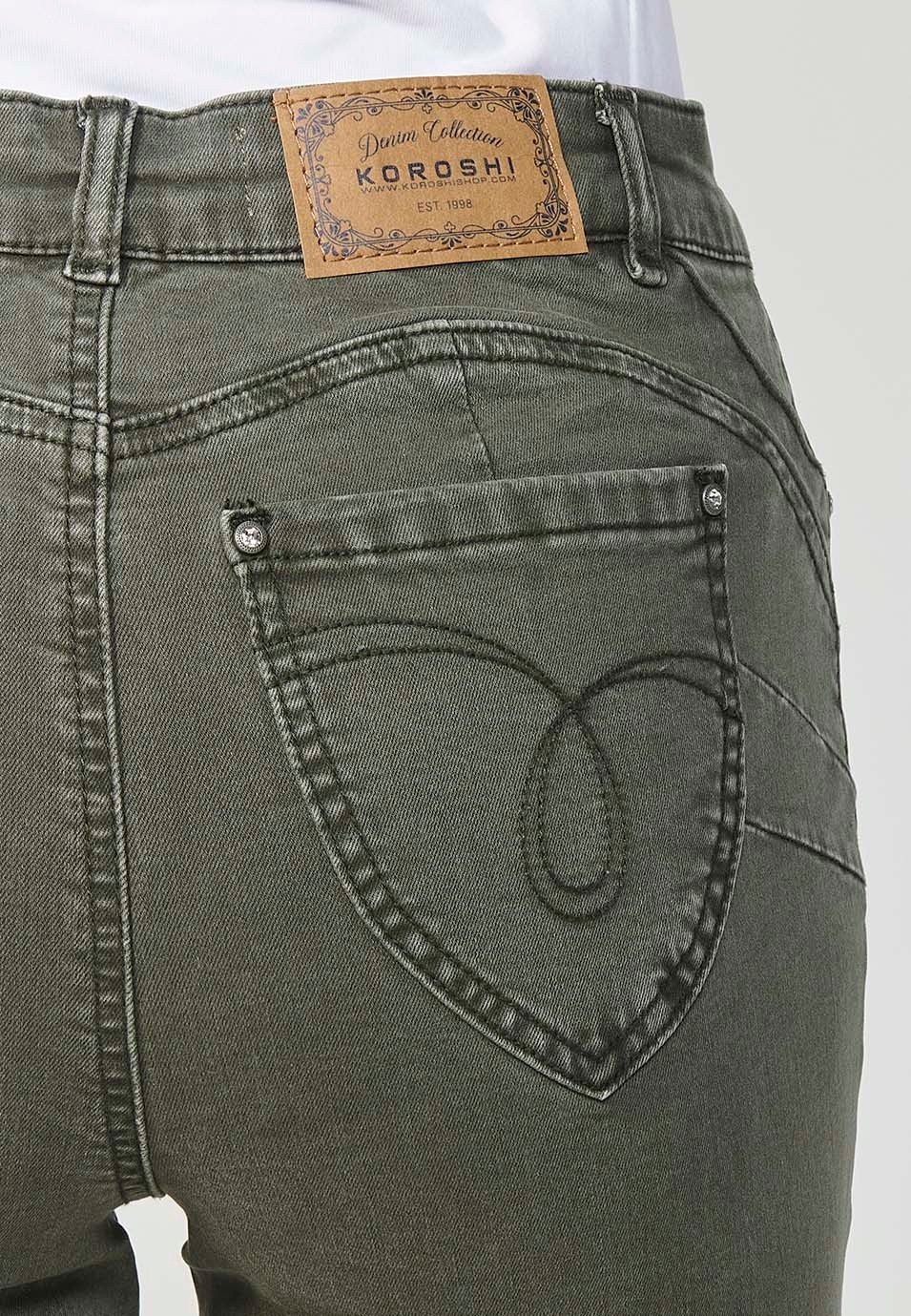 Pantalon long coupe slim avec détails brodés sur le devant et fermeture éclair et bouton sur le devant en Vert pour Femme 6