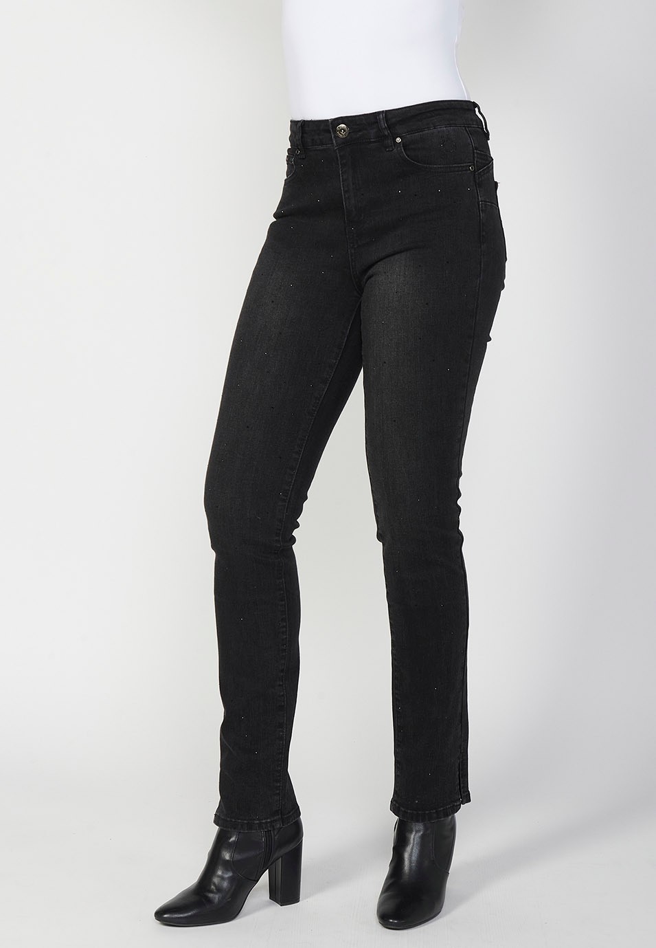 Pantalons denim regular amb cinc butxaques push up i aplicacions brillants per a dona de color negre