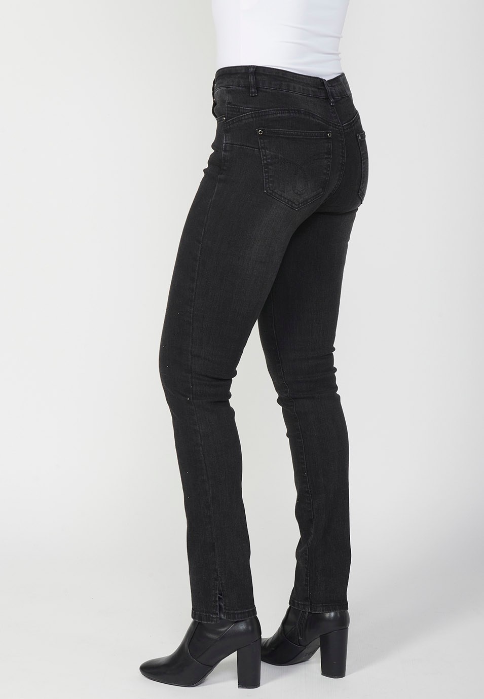 Pantalons denim regular amb cinc butxaques push up i aplicacions brillants per a dona de color negre