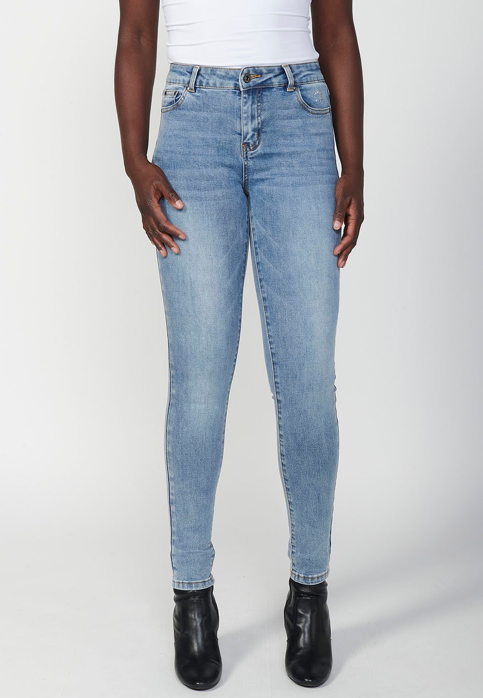 Pantalon long en jean coupe slim pour femme avec fermeture éclair et bouton sur le devant 1