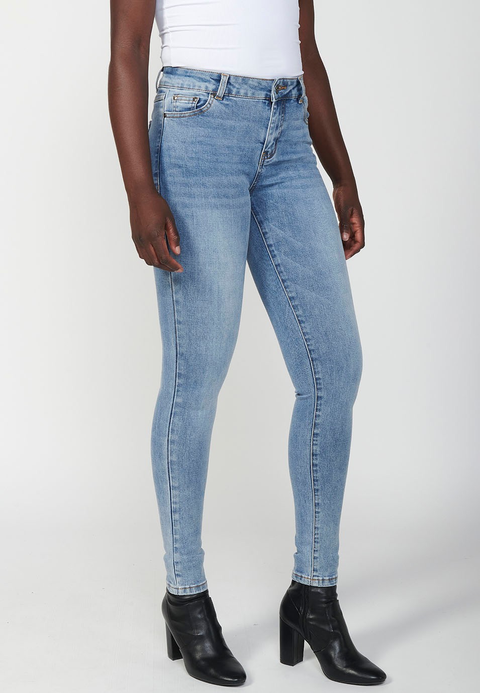 Pantalon long en jean coupe slim pour femme avec fermeture éclair et bouton sur le devant 2