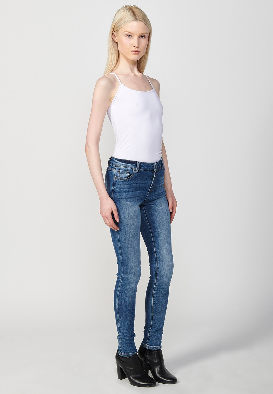 Pantalon long en denim coupe slim pour femme bleu foncé avec fermeture éclair et bouton sur le devant