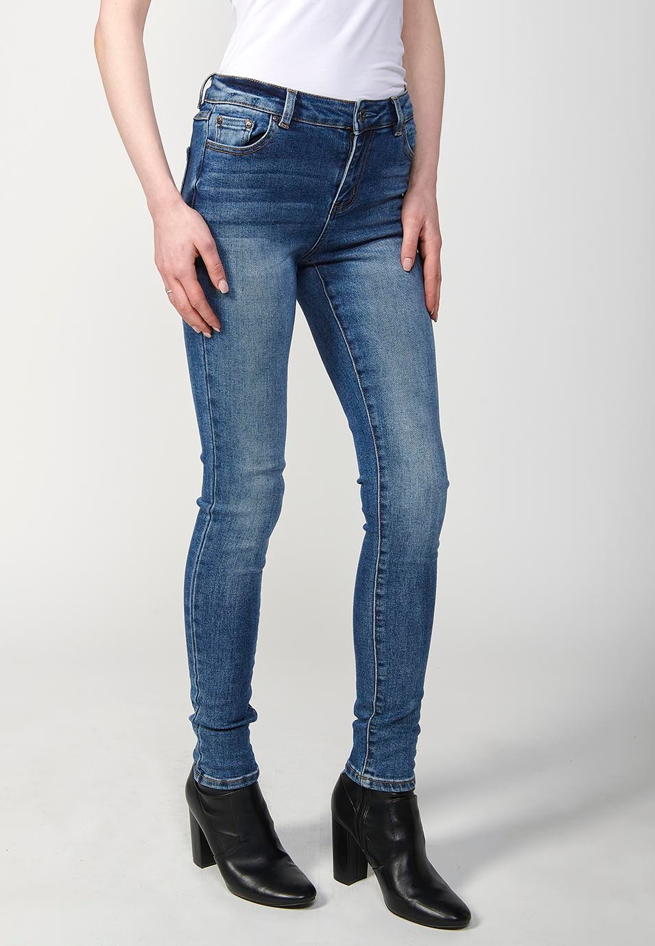 Dunkelblaue, lange Slim-Fit-Jeanshose für Damen mit Reißverschluss und Knopfverschluss vorne 6