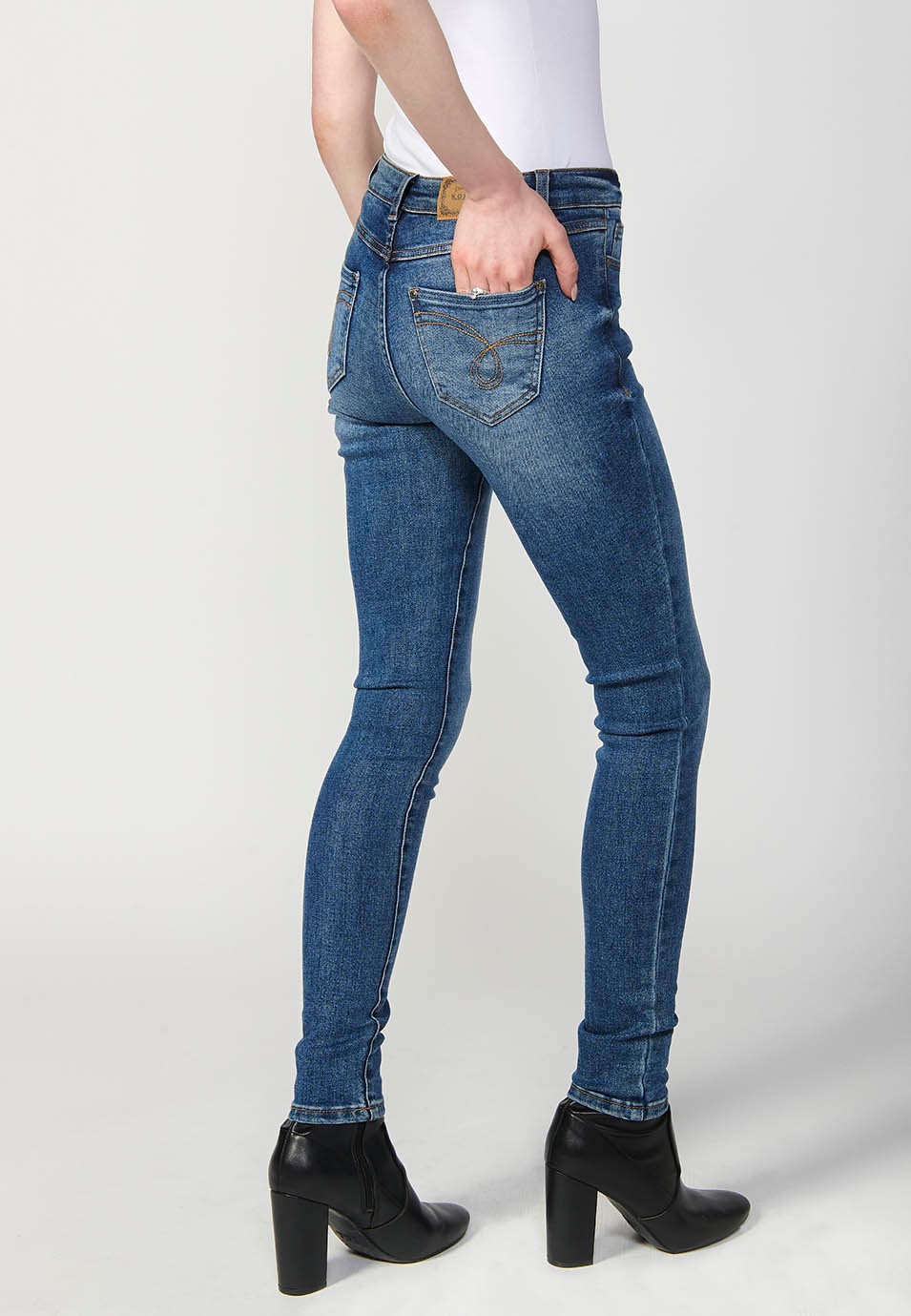 Dunkelblaue, lange Slim-Fit-Jeanshose für Damen mit Reißverschluss und Knopfverschluss vorne 5