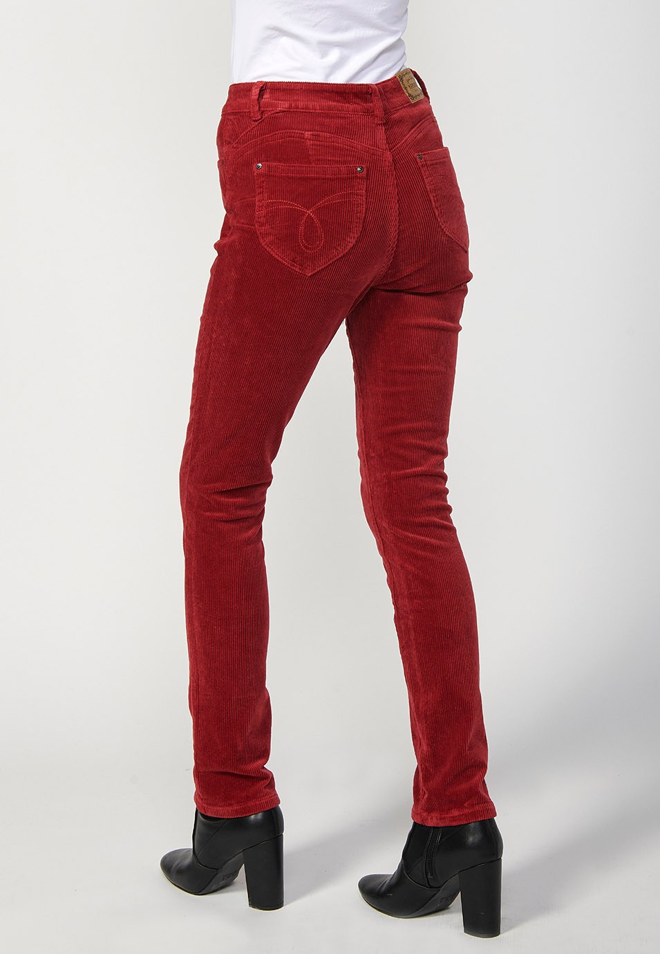 Pantalons de pana regular push up amb cinc butxaques per a dona de color granat 2