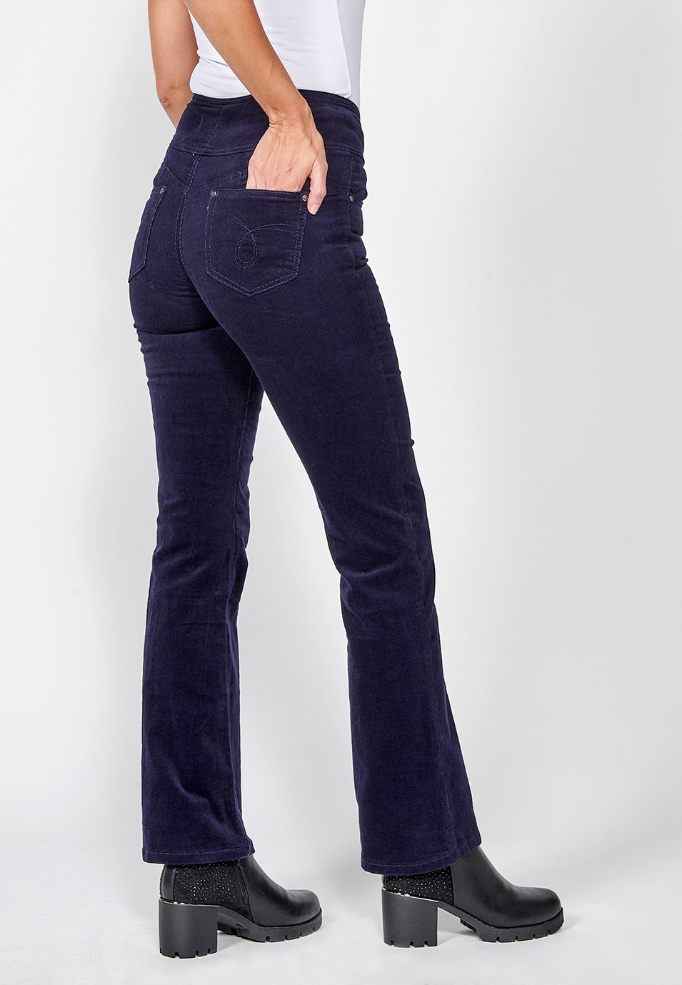 Pantalons pana cinc butxaques ajustat efecte push up i estil corset amb cintura faixí de color navy per a dona